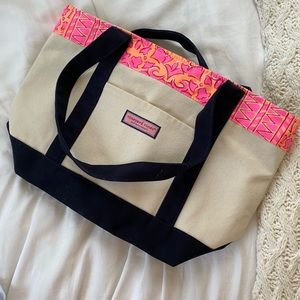 Vineyard Vines a tote bag